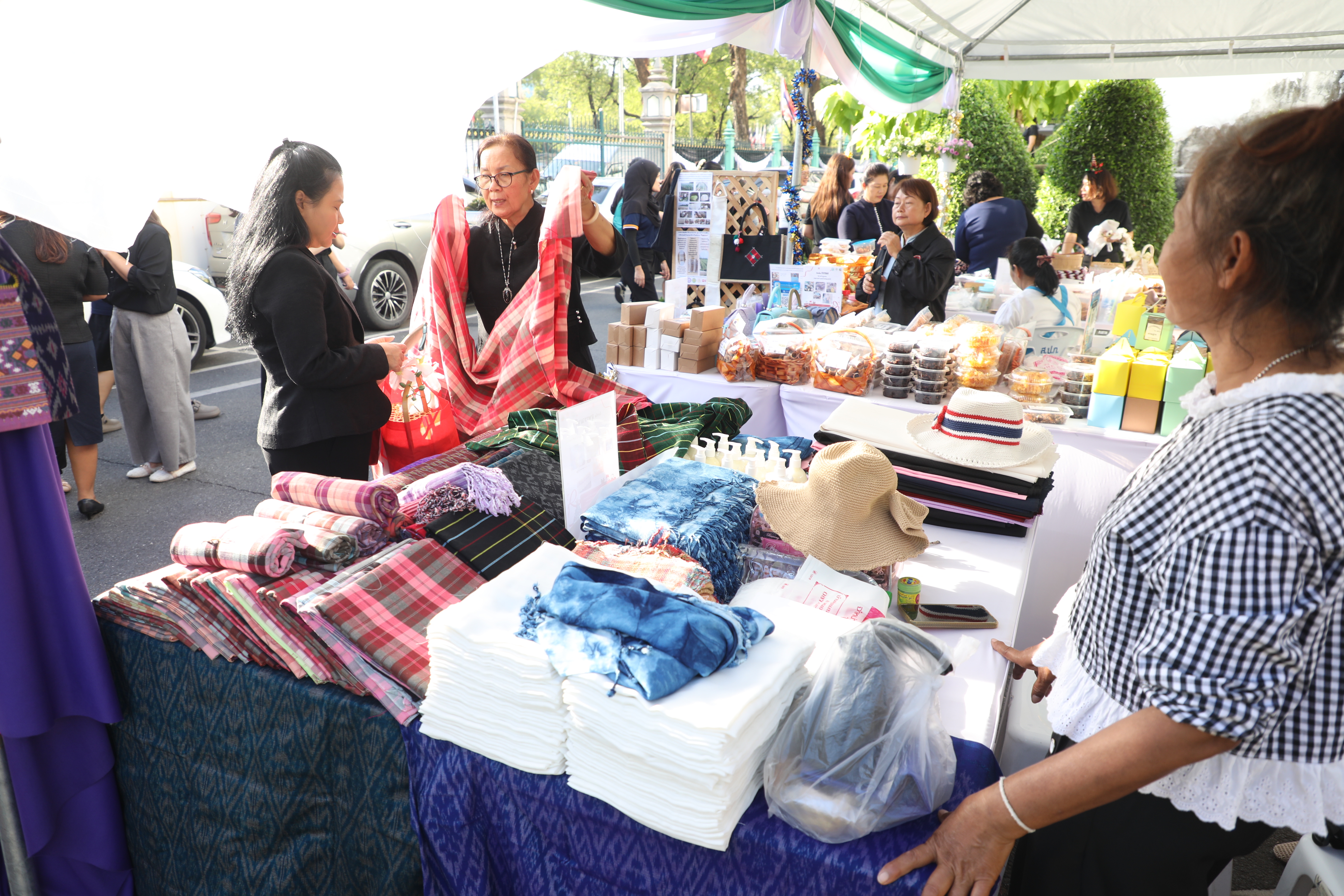 title - ส.ป.ก. เดินหน้าส่งเสริมรายได้เกษตรกร จัดงาน “ส่งความสุขปีใหม่ มอบให้เกษตรกรในเขตปฏิรูปที่ดิน” ทั่วประเทศ